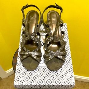 EUC pewter bling sandal
